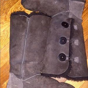 Brown tall button Ugg’s